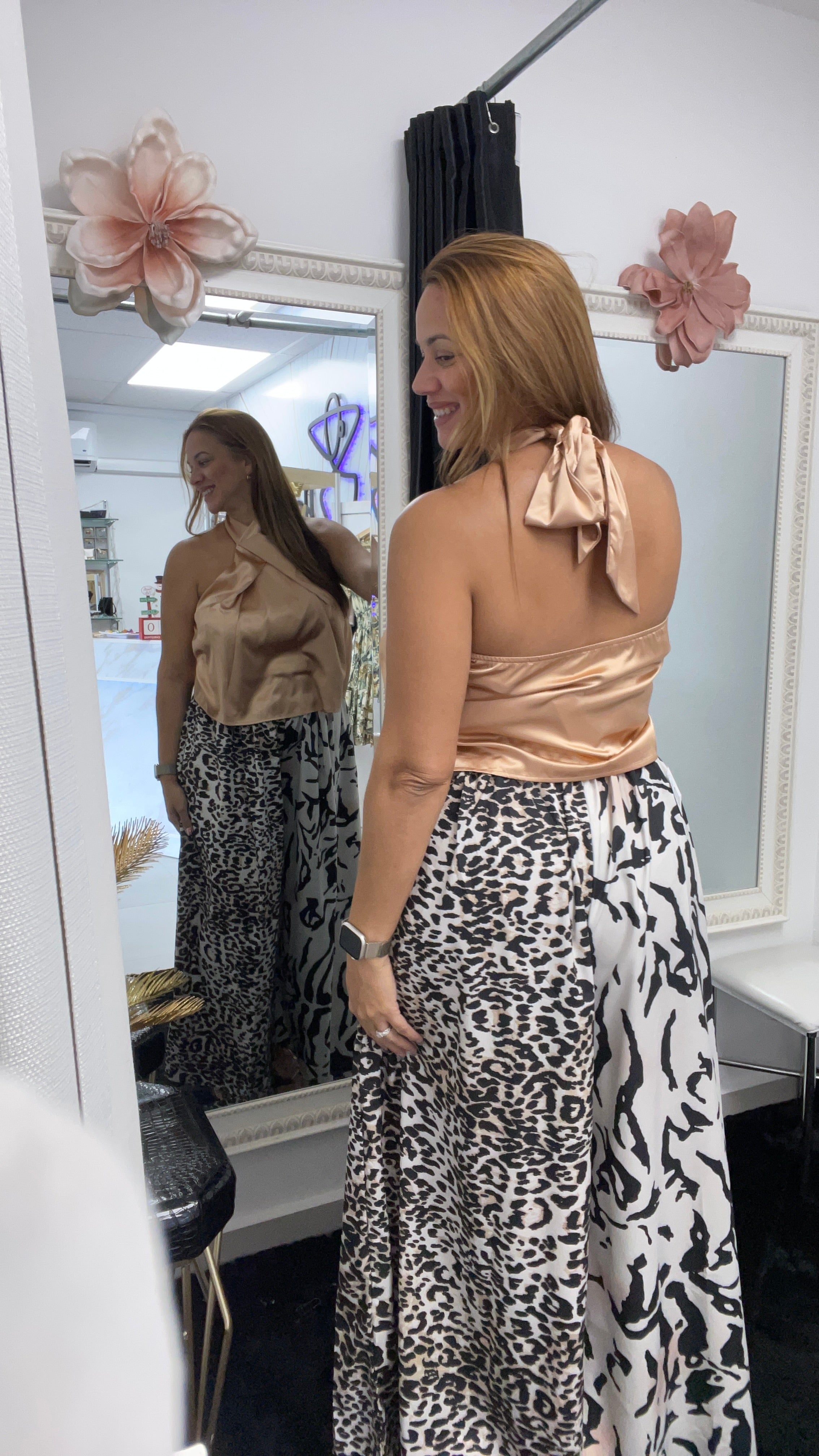 Halter satin top - Ari Belle Estilos