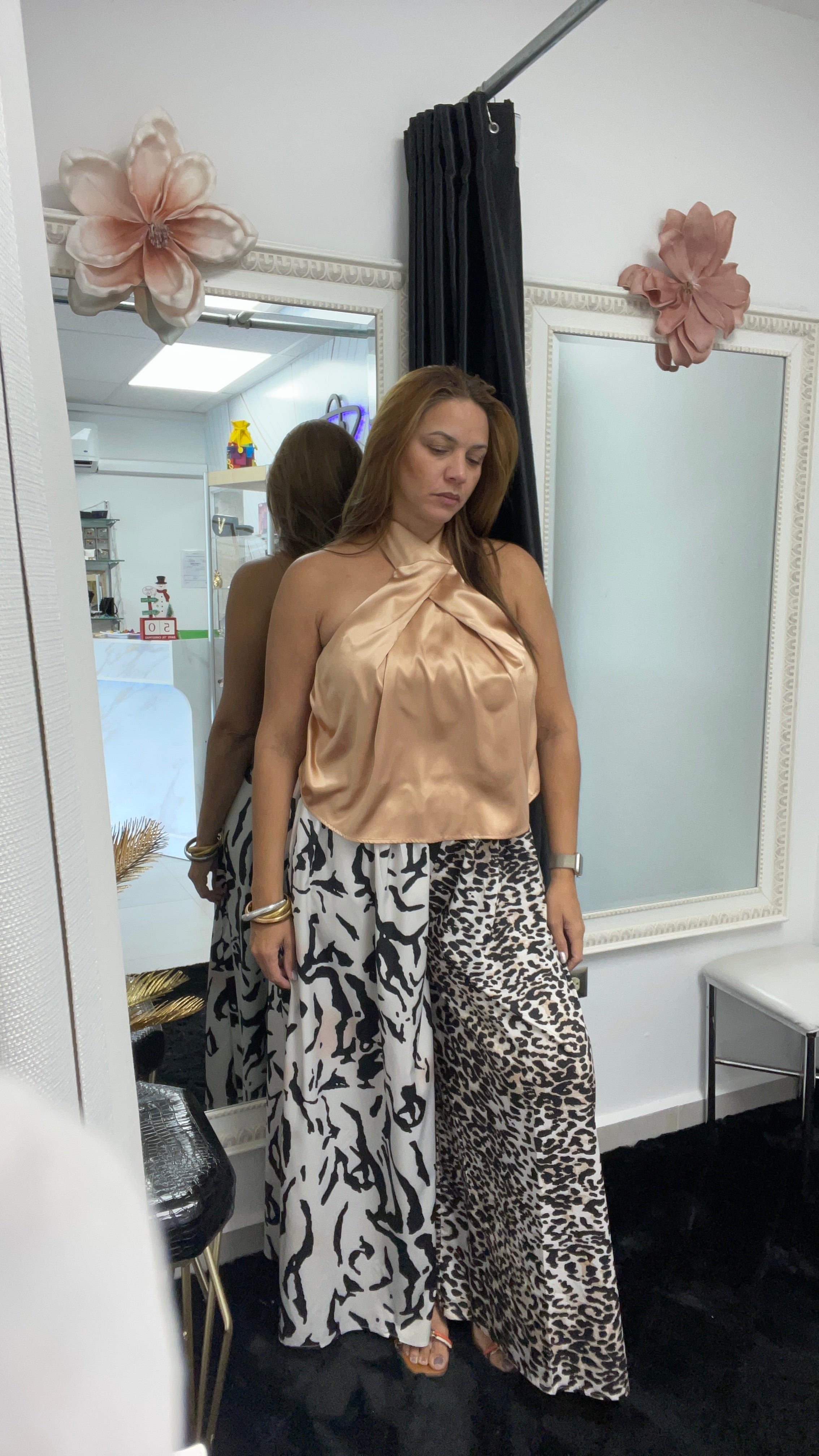 Halter satin top - Ari Belle Estilos