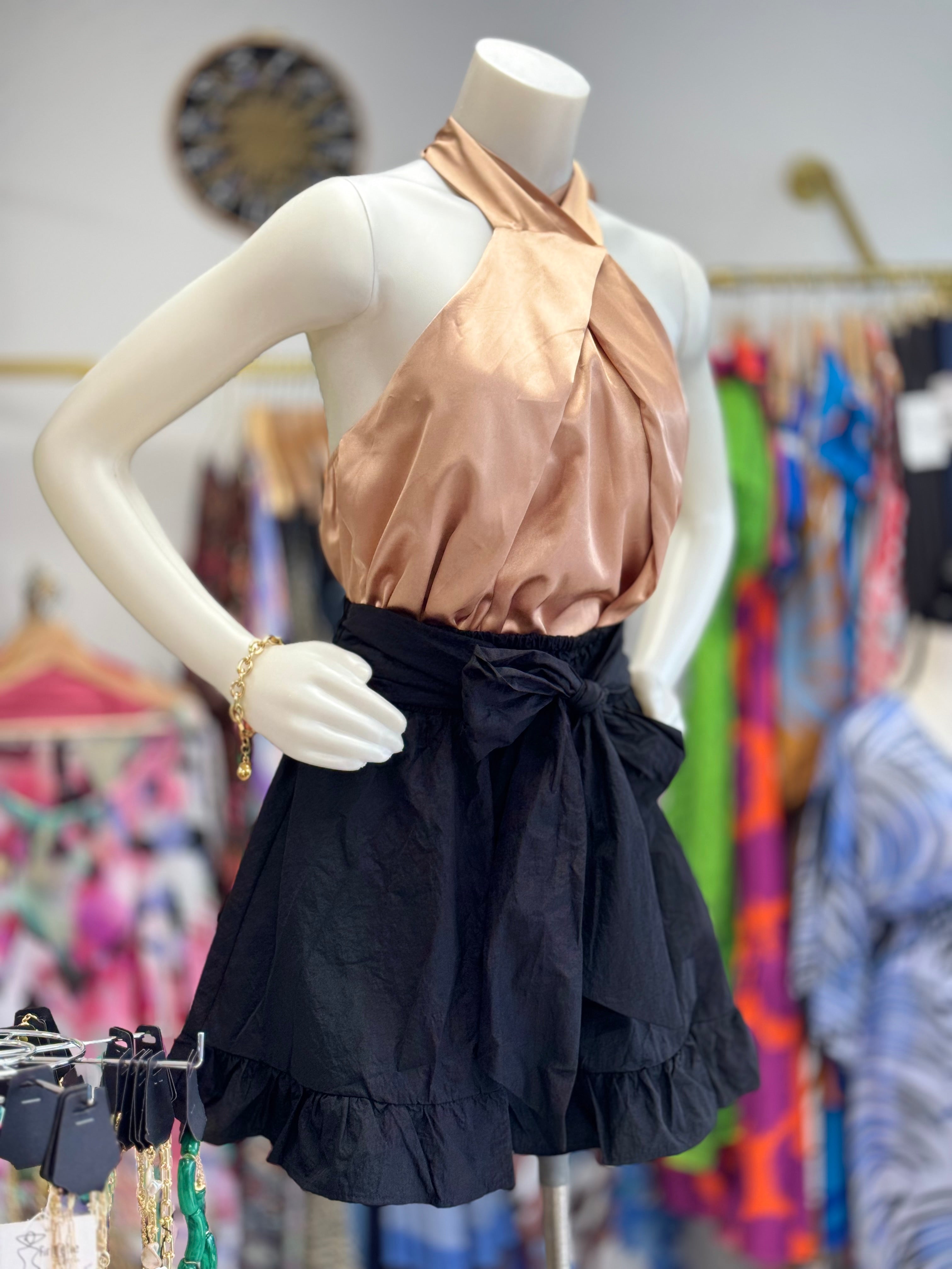 Black Mini Skirt - Ari Belle Estilos