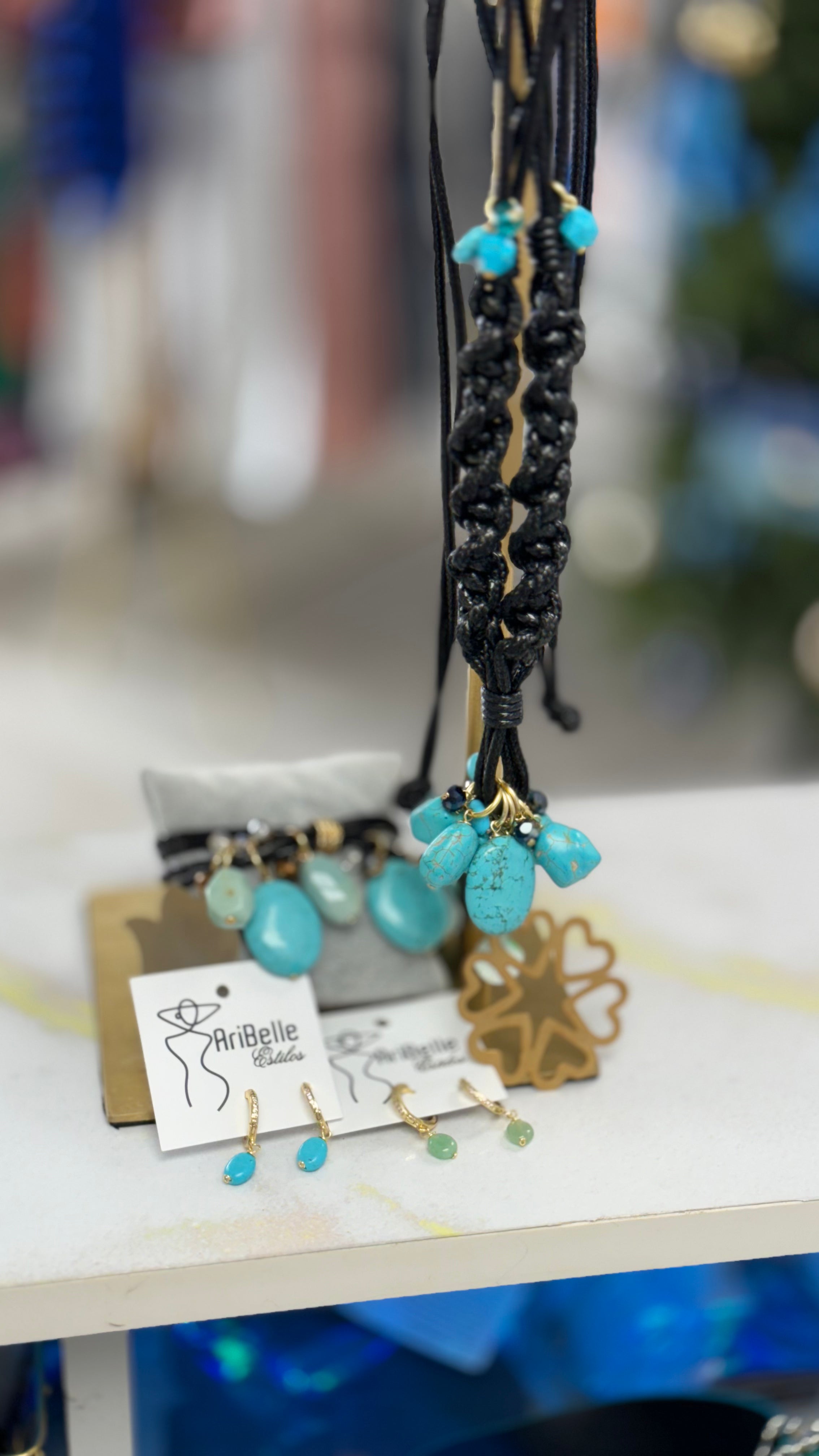 Turquesa Necklace Gold hearts - Ari Belle Estilos
