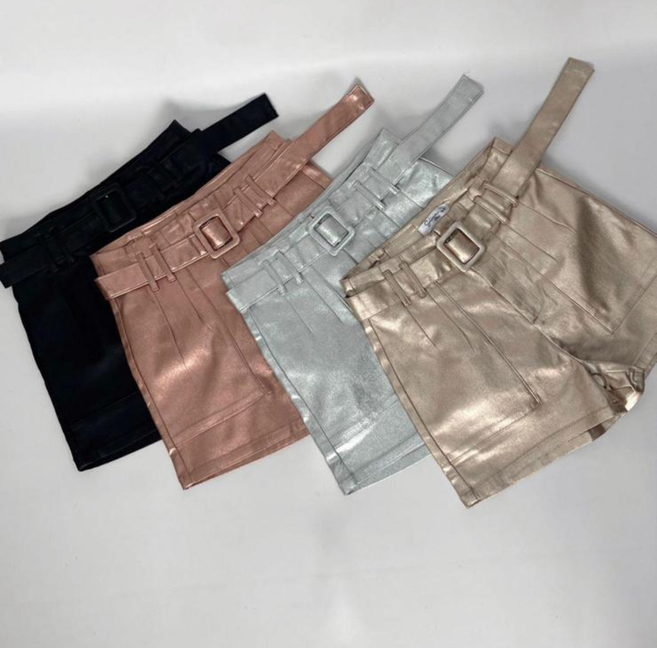 Metallic short - Ari Belle Estilos
