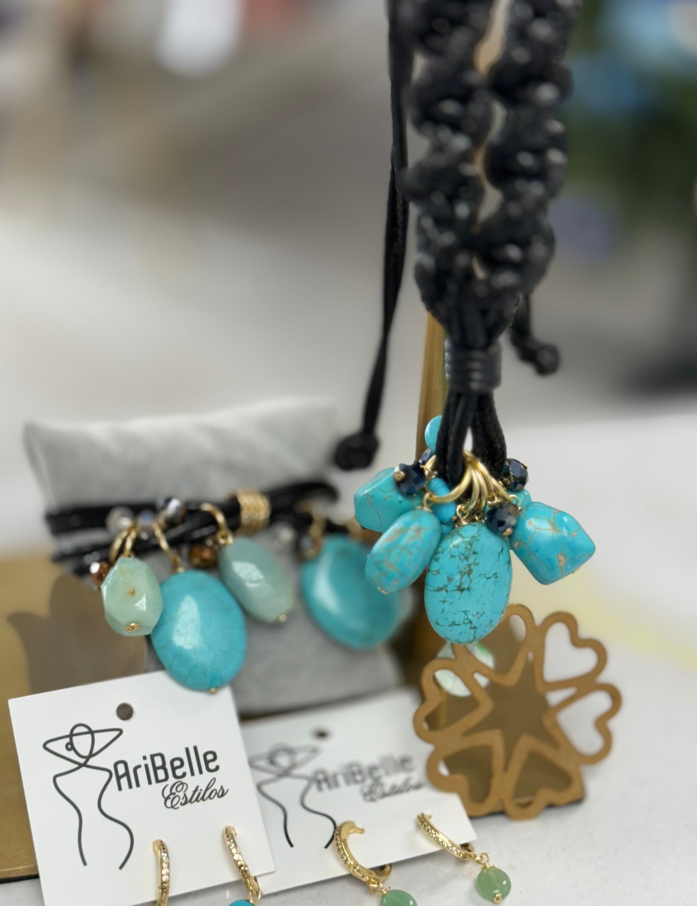 Turquesa Necklace Gold hearts - Ari Belle Estilos