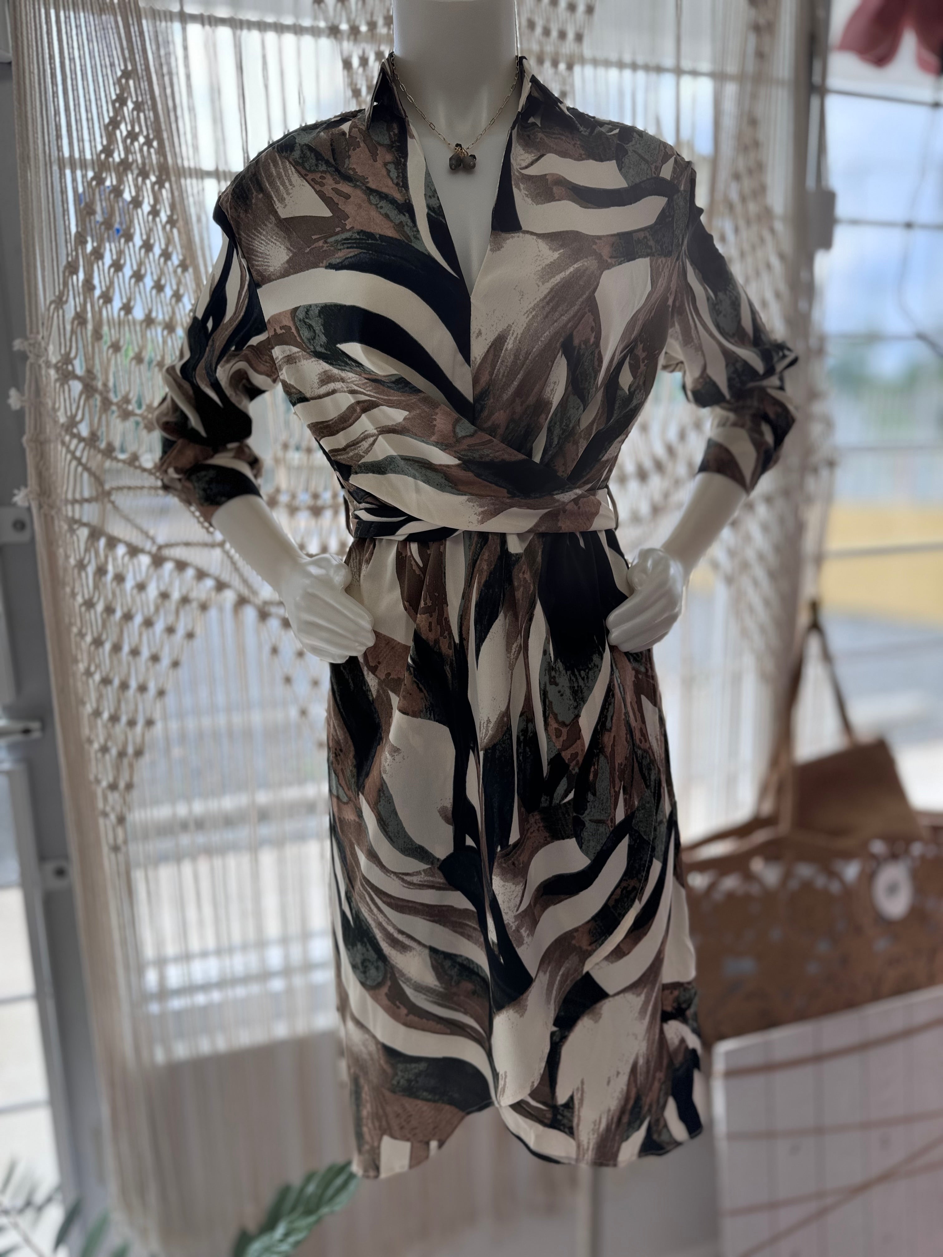 Nuvia Midi Dress