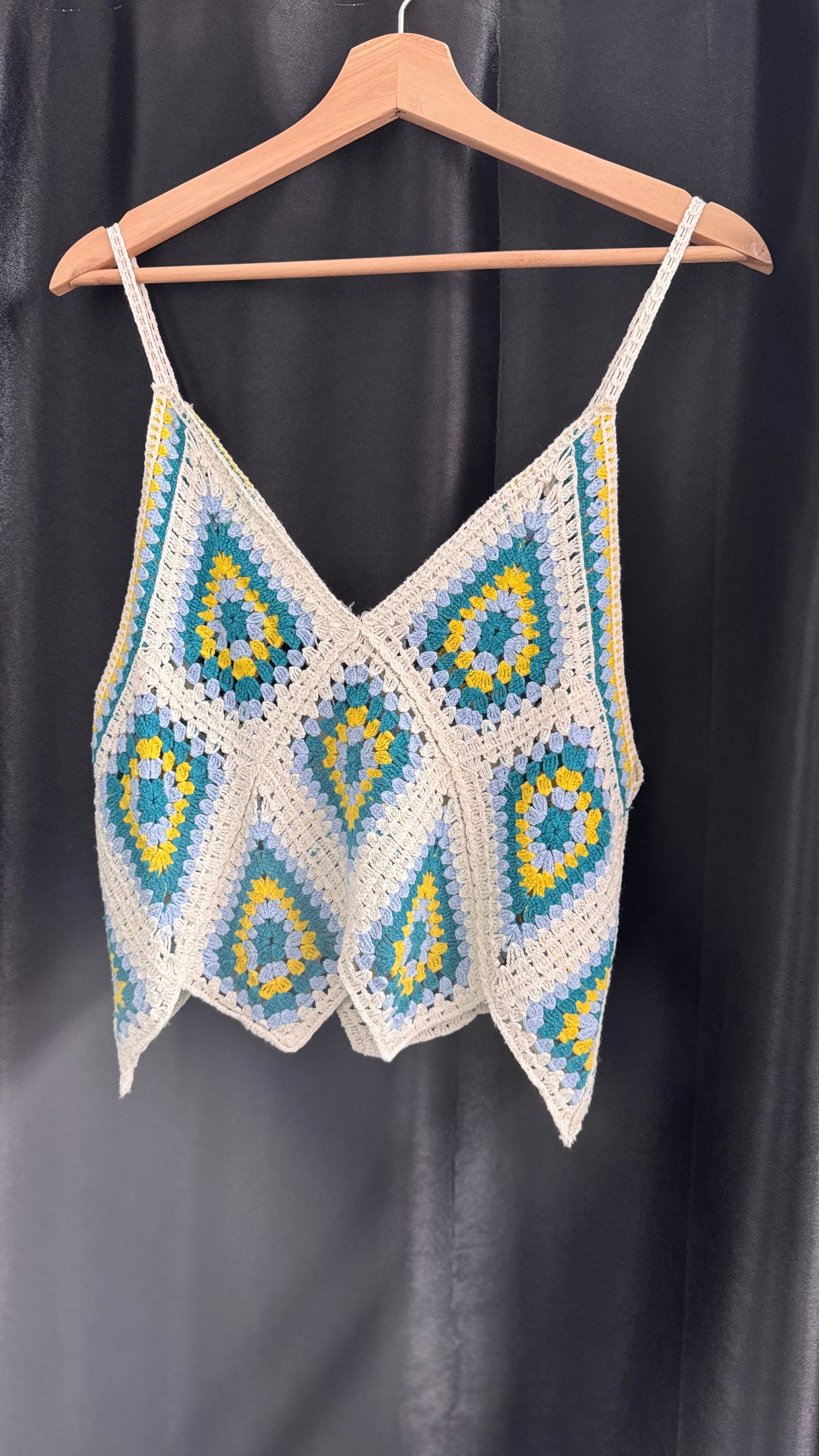 Crochet tank - Ari Belle Estilos
