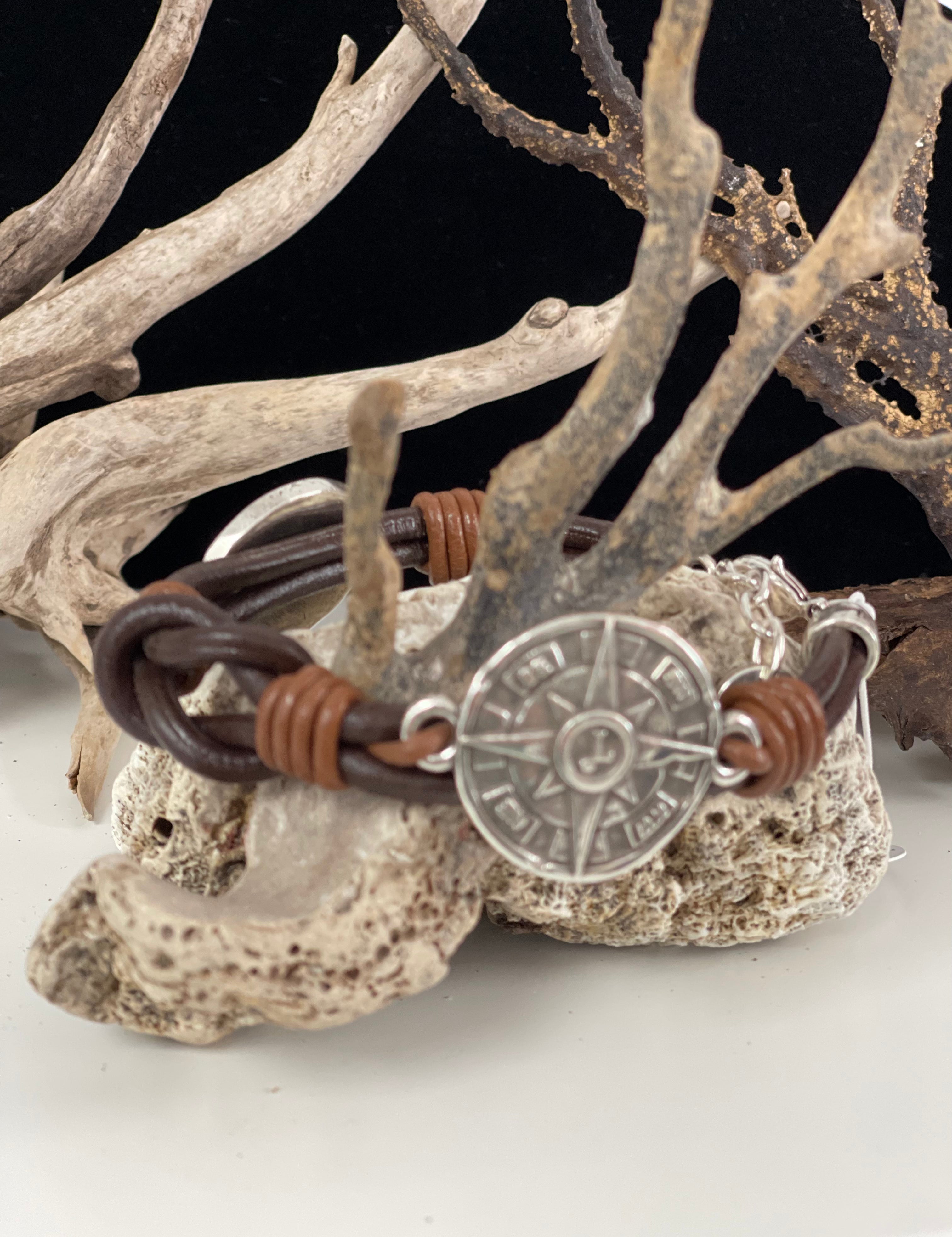 Compass bracelet - Ari Belle Estilos