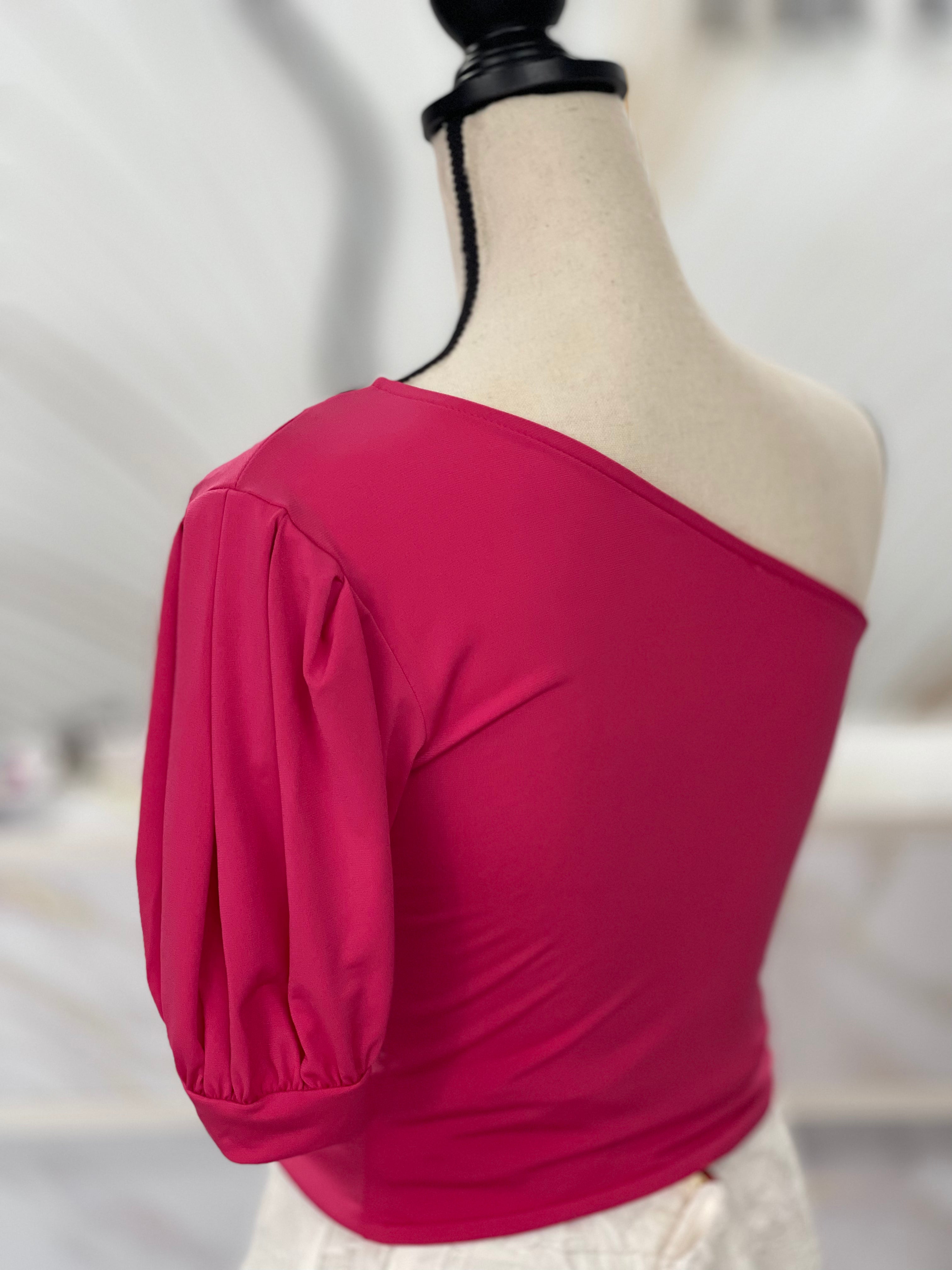 One Shoulder Rose - Ari Belle Estilos