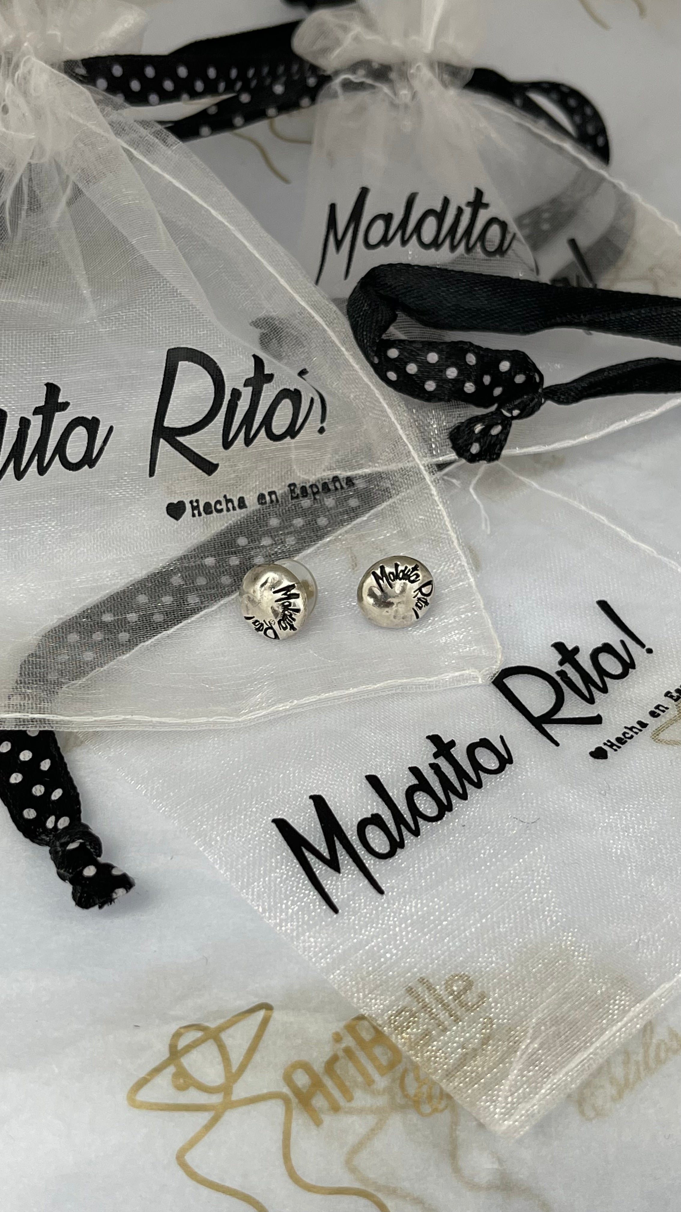 Basic earrings by Maldita Rita - Ari Belle Estilos