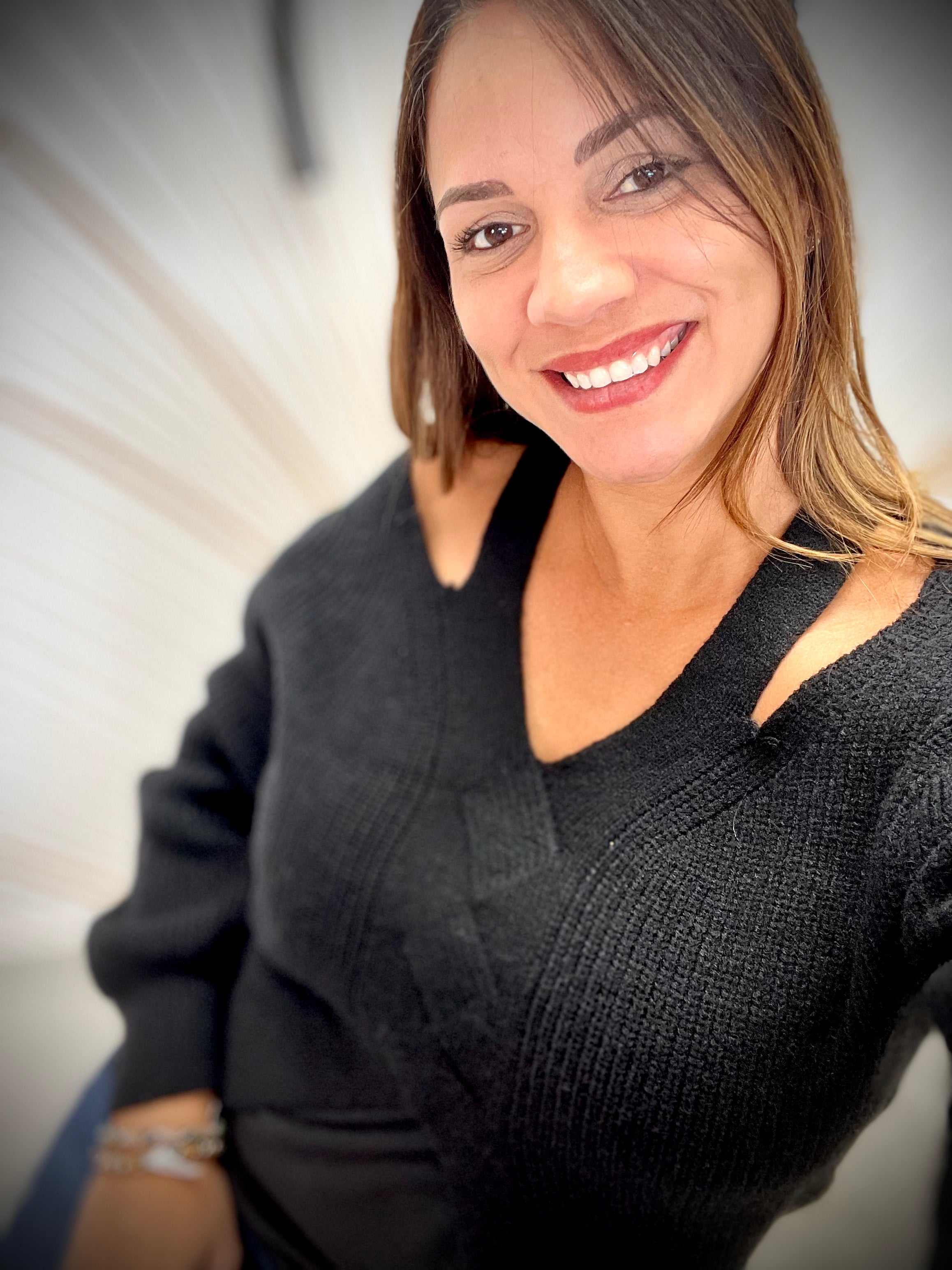 Black sweater top - Ari Belle Estilos